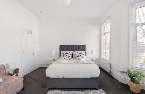 Kensal Green Apartment | Charming Mortimer Balcony Kensal Rise