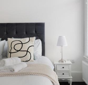 Kensal Green Apartment | Charming Mortimer Balcony Kensal Rise