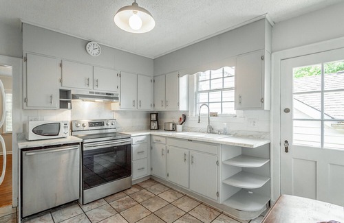 North Chattanooga House | Charming N. Chatt 3BR/1BA house w/private yard!