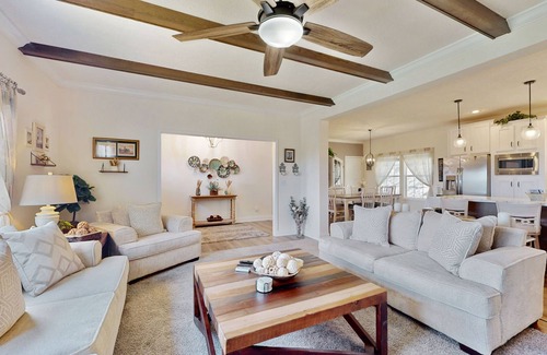 Newland House | Charming Newland Home with Mountain and Valley Views, Full Kitchen and Wifi