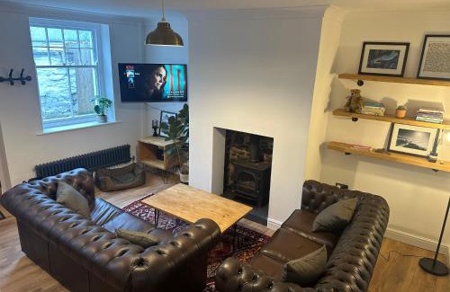 Brecon House | Charming newly renovated 3 bed cottage in Brecon town with private garden & pets welcome