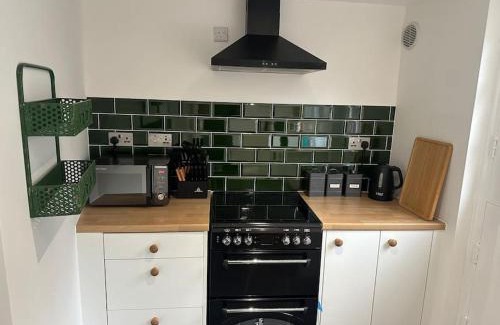 Brecon House | Charming newly renovated 3 bed cottage in Brecon town with private garden & pets welcome
