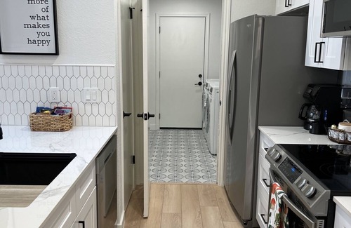 East Oak Hill House | Charming Oak Hill Bungalow/Family Friendly - Quiet Neighborhood