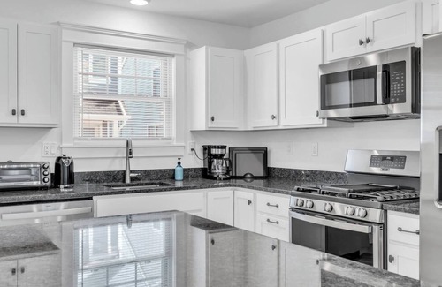 Mantoloking House | Charming ocean block townhouse