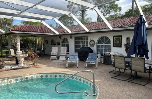 Joel House | Charming old fashioned 2-bedroom bungalow in Lehigh Acres