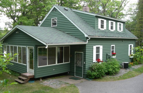 Brainerd House | Charming, peaceful, lakeside retreat