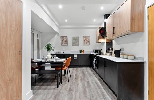 Worthing House | Charming Penthouse in Worthing - Sleeps 6