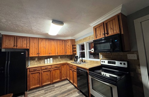 Cartersville Other | Charming pet friendly farmhouse with 2 bedrooms, 2.5 baths,WiFi, in Cartersville