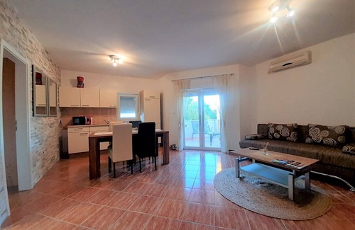 Bogovici Apartment | Charming Pet Friendly Apartment Angela in Peaceful Sv. Anton Village