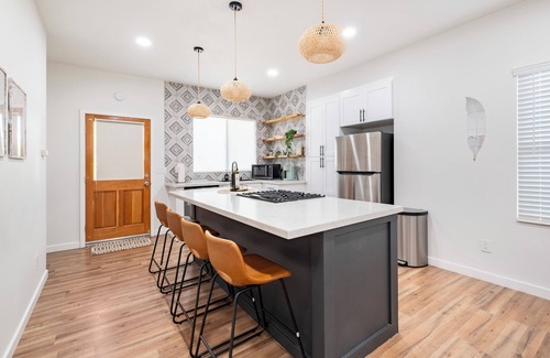 Downtown Riverside House | Charming Pet Friendly 3-BR Home in Downtown Riverside, Perfect for Monthly Stays