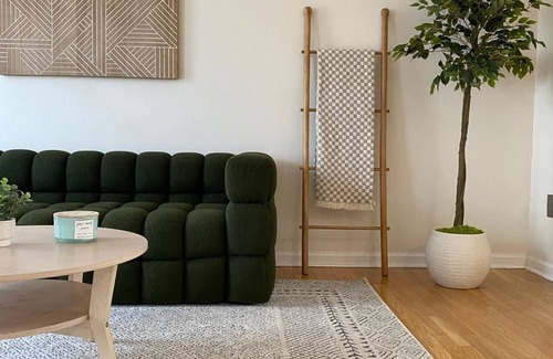 Olde Richmond House | Charming Philadelphia Retreat 3BR Townhome, WiFi, AC & Private Garage Parking!