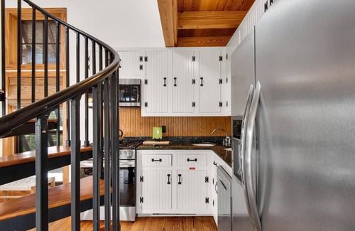 Rosemary Beach Cottage | Charming Pied-et-Terre-1- Minute to the Beach and Pool