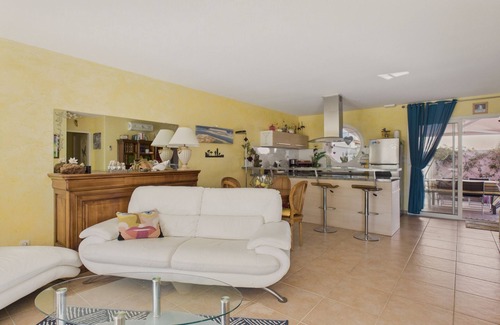 Lanton Ski Chalet | Charming pink house for 4 - 500m from beach