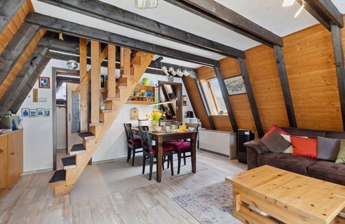 Lichtenberg House | Charming pointed roof house by a bathing lake in the Franconian Forest