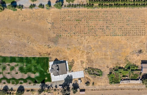 Exeter House | Charming Private 3-bedroom farmhouse to Sequoias National Park