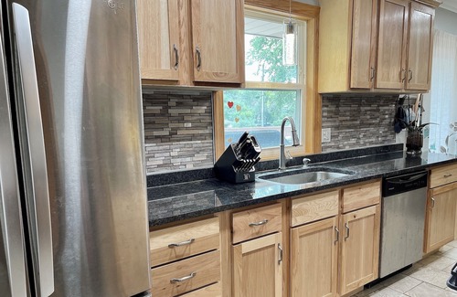 St. Anthony House | Charming, Private , 3BR, 1Bath Main Floor Close to all action Stadiums & Sports