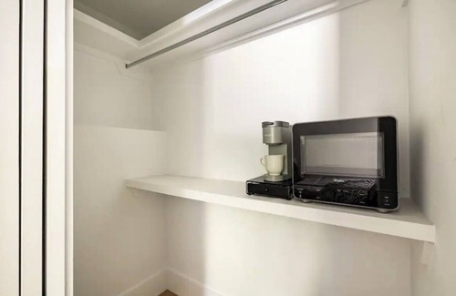 Glencliff House | Charming Private Room & Bath with Private Entrance Near Downtown Nashville