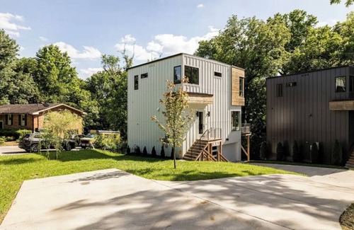 Glencliff House | Charming Private Room & Bath with Private Entrance Near Downtown Nashville