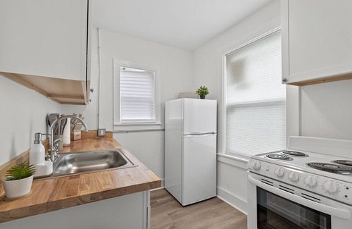 South Pensacola Cottage | Charming Private Studio Cottage Pensacola