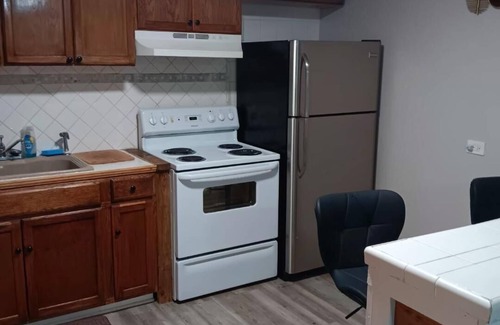 Flour Bluff House | Charming, private house minutes from PADRE ISLAND Corpus Christi. 2 full baths