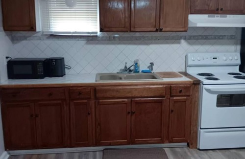 Flour Bluff House | Charming, private house minutes from PADRE ISLAND Corpus Christi. 2 full baths