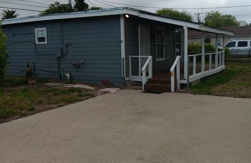 Flour Bluff House | Charming, private house minutes from PADRE ISLAND Corpus Christi. 2 full baths