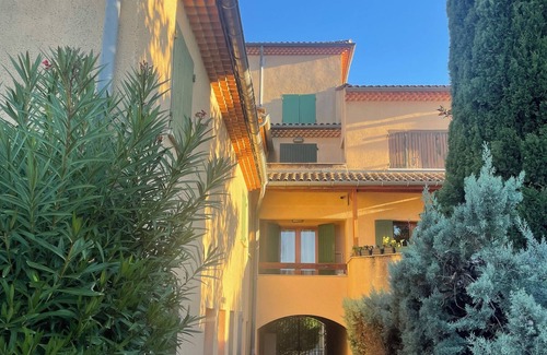 Sablet Apartment | Charming Provençal duplex with vineyard view