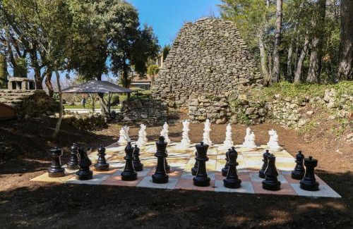Bonnieux House | Charming Provencal country house in the heart of the Luberon Mountains