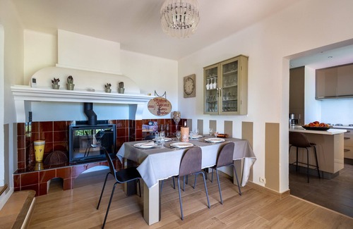 Le Beausset House | Charming Provencal farmhouse with panoramic view of the sea and vines + pool