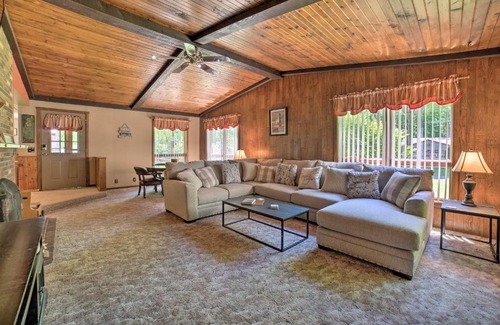 Westford House | Charming Pymatuning Lake House Near Park and Beach