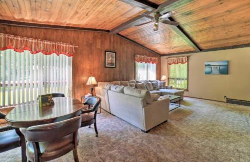 Westford House | Charming Pymatuning Lake House Near Park and Beach