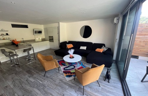 Uchaud Condo | Charming, quiet accommodation