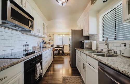 Lodi House | Charming, Quite and Quaint 3-bedroom house with WiFi and AC in Lodi