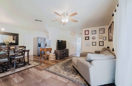 Lodi House | Charming, Quite and Quaint 3-bedroom house with WiFi and AC in Lodi