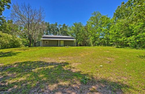 Quitman House | Charming Quitman Cabin Less Than 2 Miles to Lake Fork