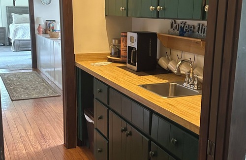 Waynesville House | Charming & Relaxing 1-bedroom unit with Mountain Views in beautiful Waynesville