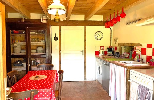 Beaune-d'Allier Cottage | Charming renovated farmhouse, pets allowed, Internet access