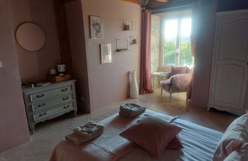 Lacour Bed & Breakfast | Charming renovated farmhouse with large pool