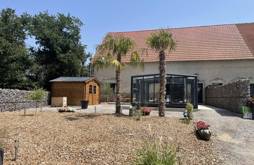 Couzon Cottage | Charming renovated gîte with heated pool in Couzon