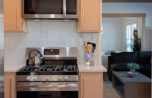 Broken Arrow Cottage | Charming Restored Craftsman-Walk to Dining-Shops- in Rose District