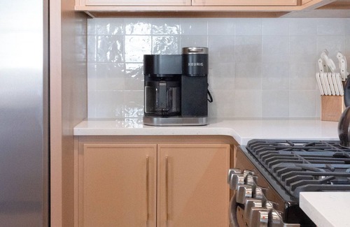 Broken Arrow Cottage | Charming Restored Craftsman-Walk to Dining-Shops- in Rose District