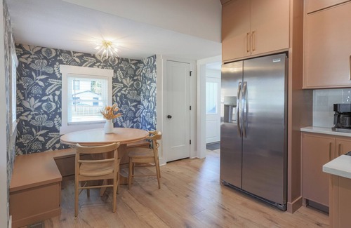 Broken Arrow Cottage | Charming Restored Craftsman-Walk to Dining-Shops- in Rose District