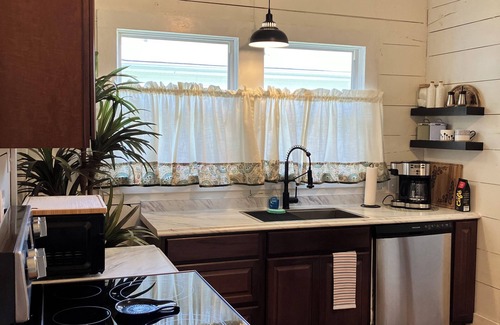 Arkadelphia House | Charming Retreat Next to OBU & Close to HSU.