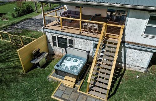 Tannersville House | Charming Retreat Walking
