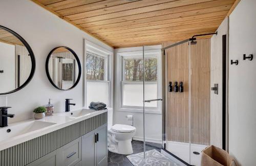 Tannersville House | Charming Retreat Walking