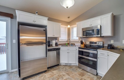 West Fargo House | Charming Retreat with Modern Comfort/Pet-Friendly nnnnnnn