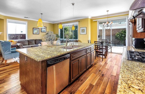 Rancho Cucamonga House | Charming River Oaks Retreat｜1st Floor BR｜Private Backyard｜Family-Friendly #140