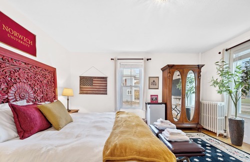 Northfield Bed & Breakfast | Charming room in bed & breakfast in enchanting Northfield with WiFi