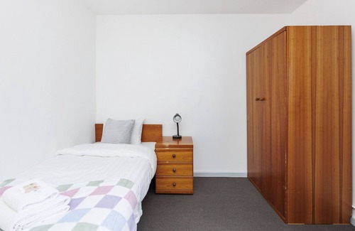 Bramcote Apartment | Charming Room Near Highfields Park