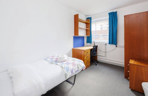 Bramcote Apartment | Charming Room Near Highfields Park